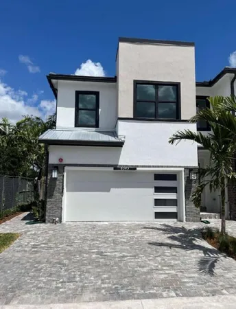 $565,000 | 8345 Northwest 7th Place, Plantation, FL 33324