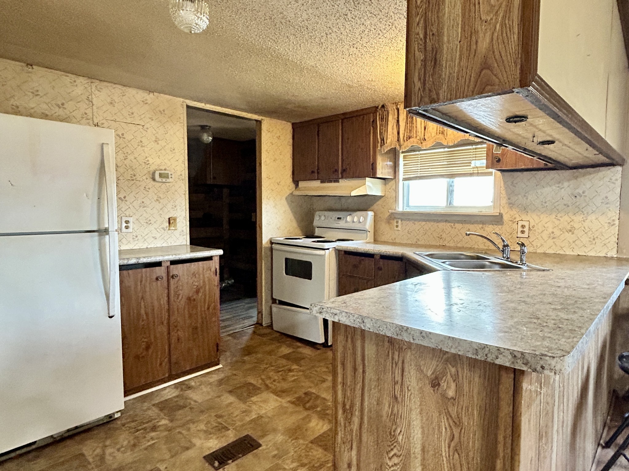3754 Aedc Road Winchester, TN 37398 - Photo 14 of 16 a kitchen with stainless steel appliances granite countertop a sink a stove and a refrigerator
