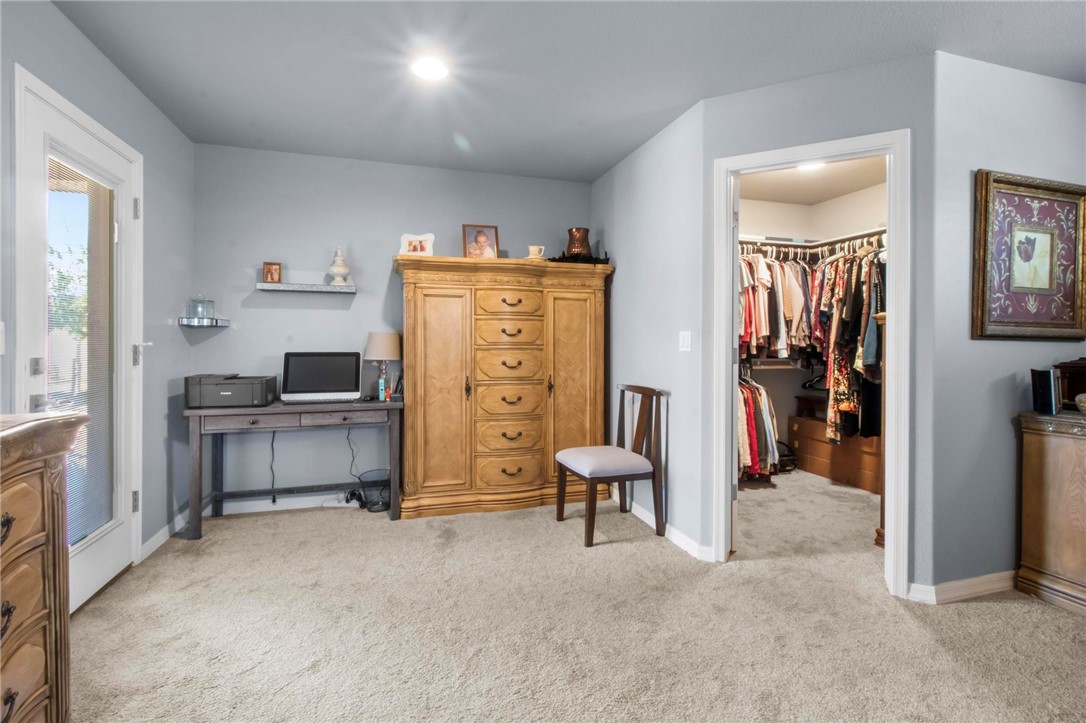 3897 Easy Street Kingman, AZ 86409 - Photo 19 of 53 a workspace with furniture and window