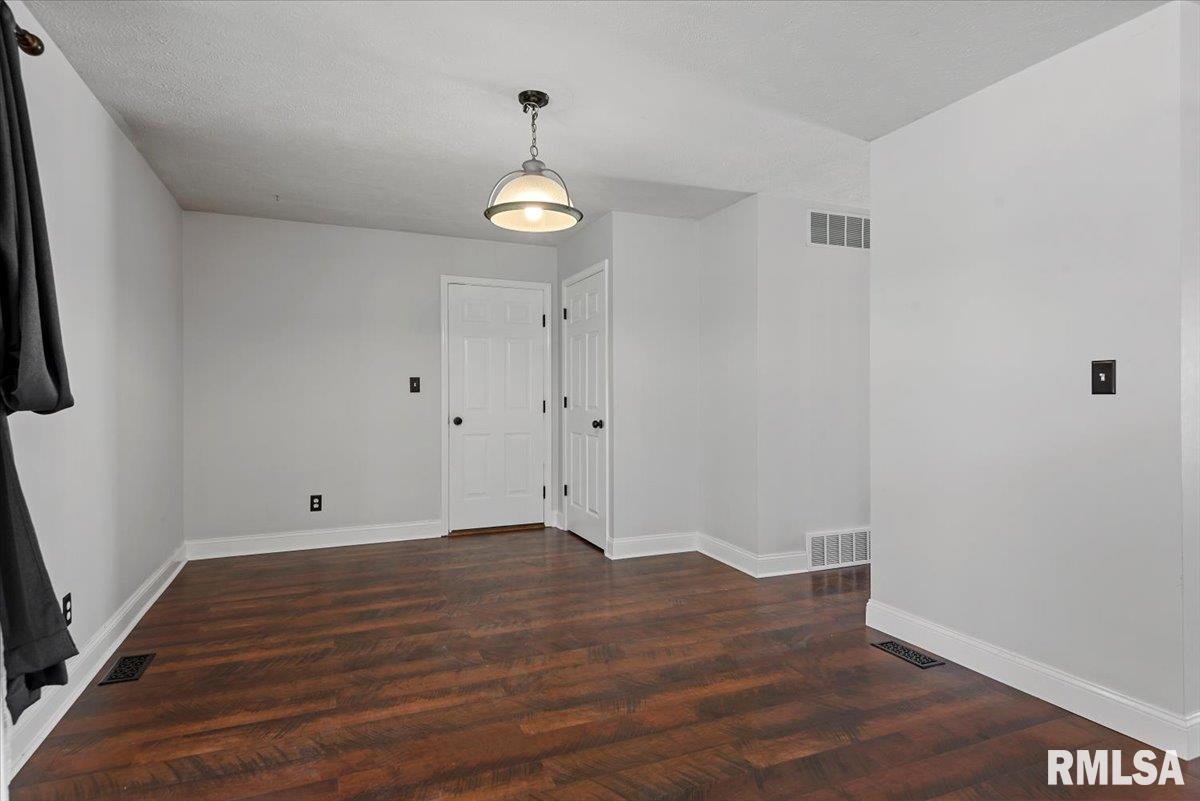 3712 Viking Boulevard Springfield, IL 62712 - Photo 13 of 45 Gallery Image 13