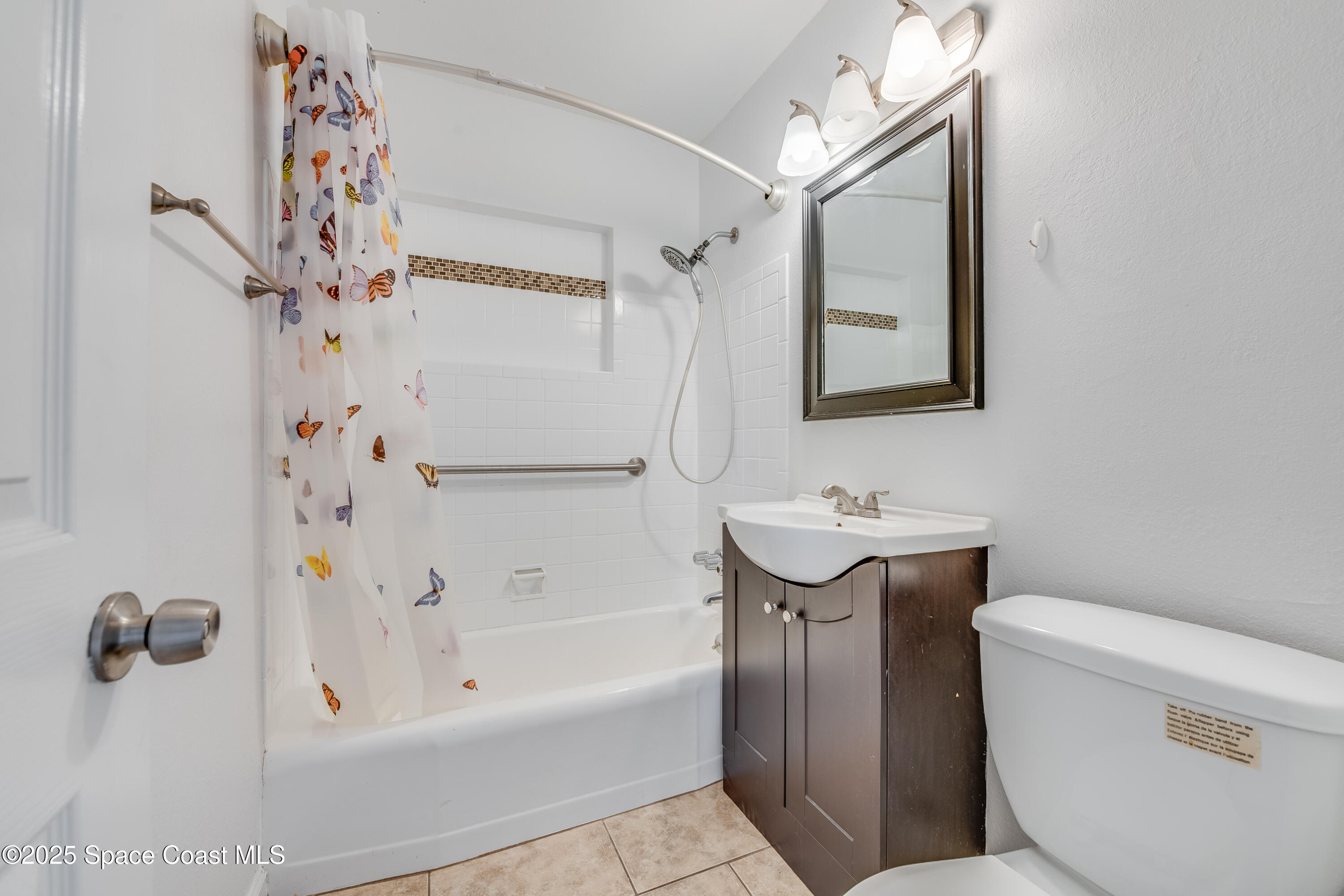 2021 Nottingham Road Melbourne, FL 32935 - Photo 21 of 28 2nd Full Bathroom