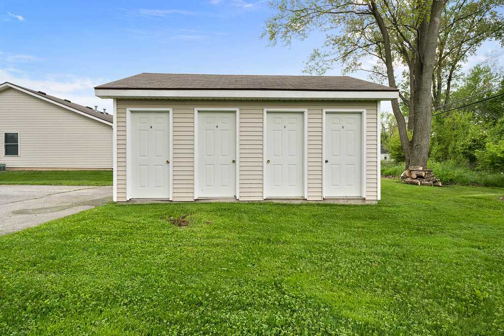 7608 Bluffton Road Fort Wayne, IN 46809 - Photo 2 of 21