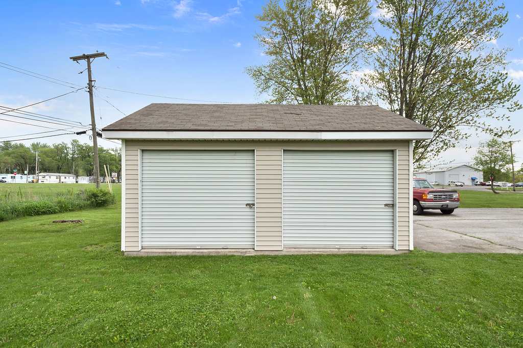7608 Bluffton Road Fort Wayne, IN 46809 - Photo 3 of 21