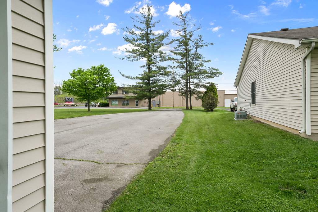 7608 Bluffton Road Fort Wayne, IN 46809 - Photo 4 of 21