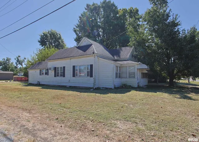$64,000 | 1020 North 16th Street, Herrin, IL 62948