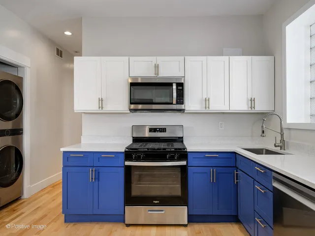 $3,000 | 2415 West Warner Avenue, Unit 1, Chicago, IL 60618