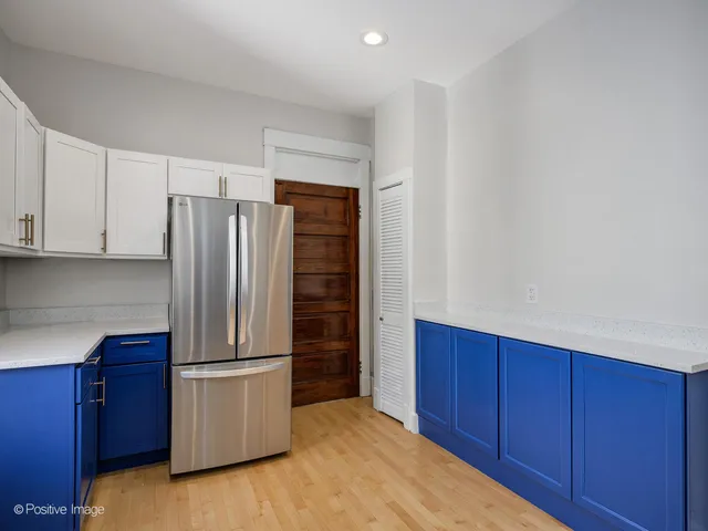 $3,000 | 2415 West Warner Avenue, Unit 1, Chicago, IL 60618