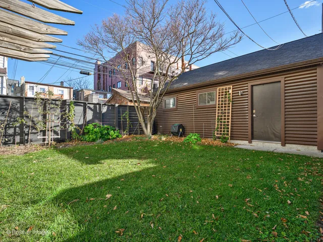 $3,000 | 2415 West Warner Avenue, Unit 1, Chicago, IL 60618