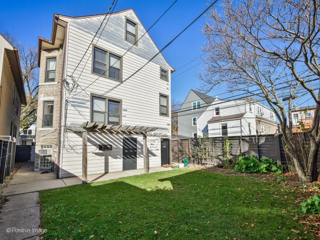 $3,000 | 2415 West Warner Avenue, Unit 1, Chicago, IL 60618