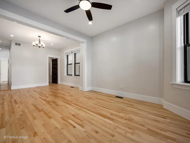 $3,000 | 2415 West Warner Avenue, Unit 1, Chicago, IL 60618