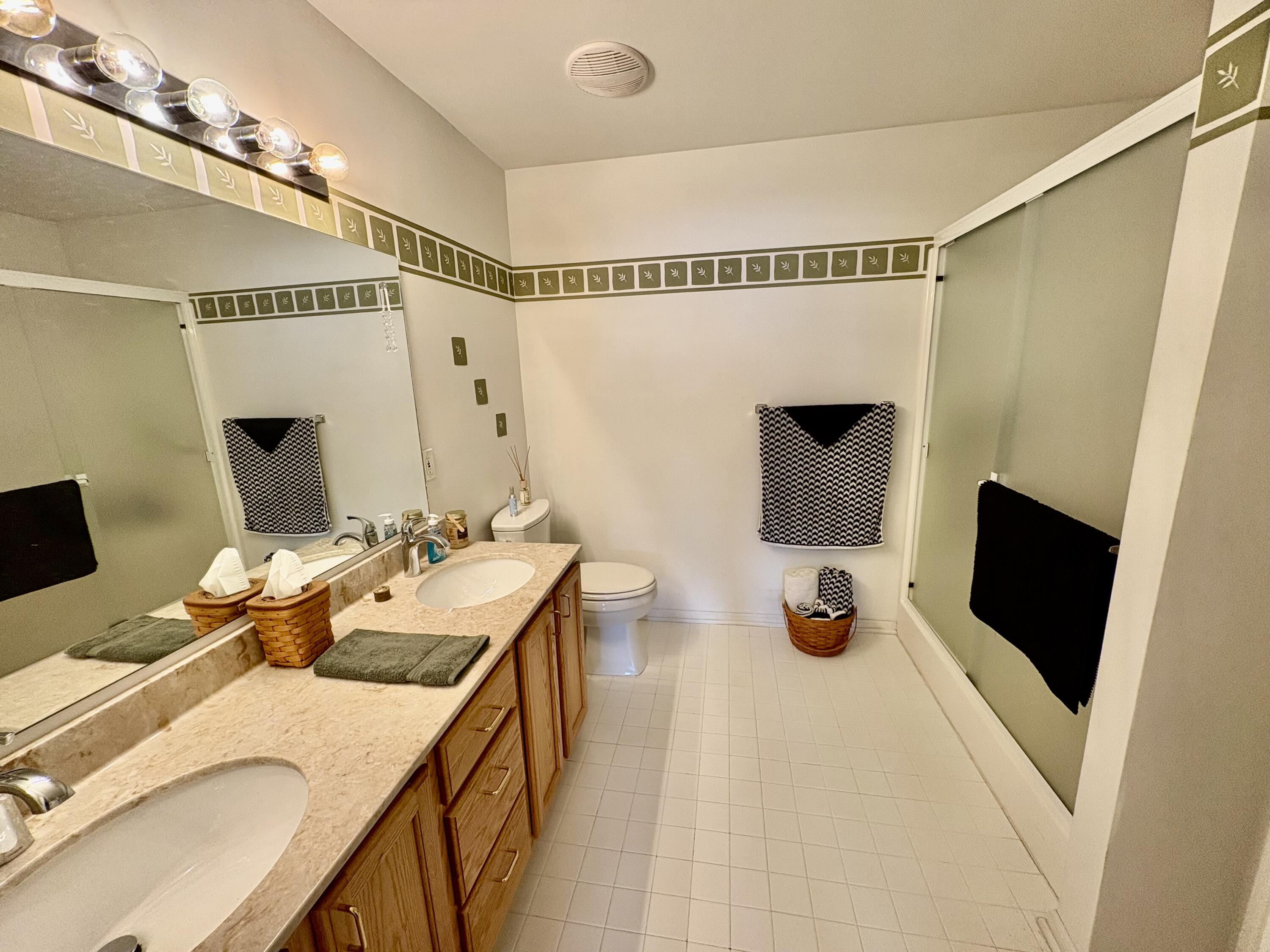 874 Chamberlain Court, Unit 9 Jackson, MI 49203 - Photo 13 of 26 IMG_6687