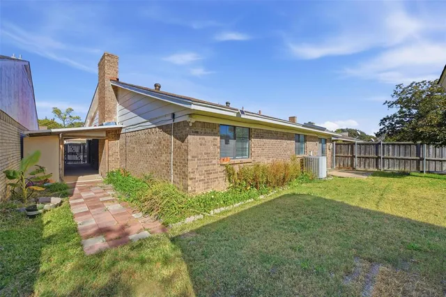 $319,900 | 2212 Benbrook Drive, Carrollton, TX 75007