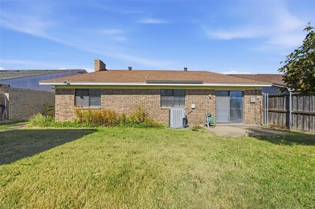 $319,900 | 2212 Benbrook Drive, Carrollton, TX 75007