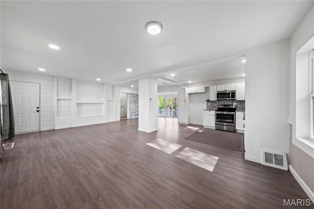 1919 Parker Road St. Louis, MO 63138 - Photo 10 of 43 Gallery Image 10