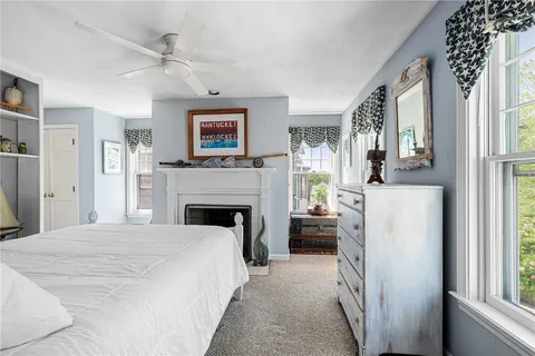 $2,975 | 93 Mill Street, Unit B, Newport, RI 02840