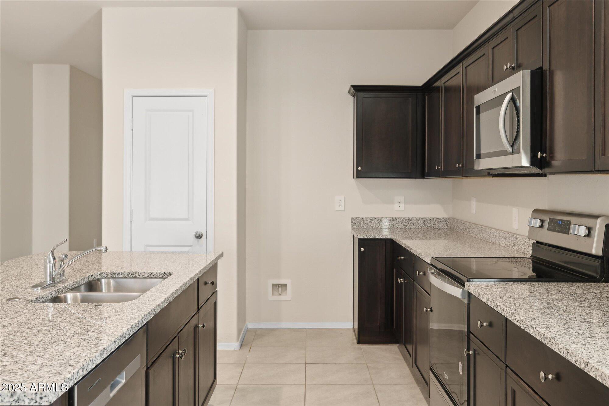 9394 Silo Road Florence, AZ 85132 - Photo 5 of 25 08-AE4A6899