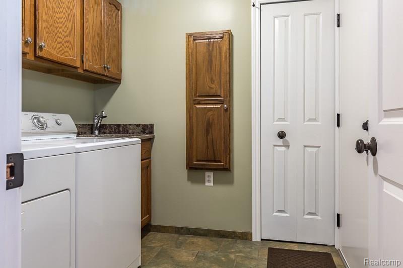 2096 Winchester Road Rochester, MI 48307 - Photo 5 of 45 2096 Winchester sm-11.jpg