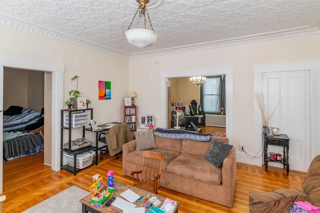 $250,000 | 15 Elm Street, Haverhill, NH 03785