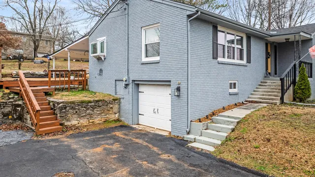 a view of a outdoor space