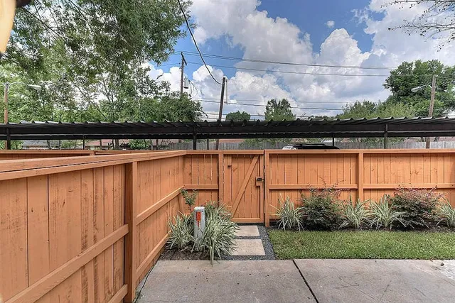 $1,950 | 8886 Kempwood Drive, Houston, TX 77080