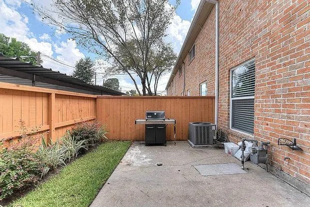 $1,950 | 8886 Kempwood Drive, Houston, TX 77080