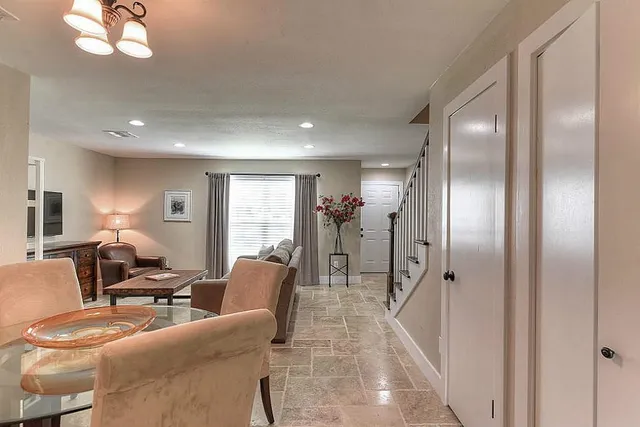 $1,950 | 8886 Kempwood Drive, Houston, TX 77080