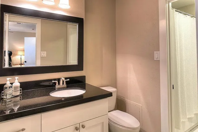 $1,950 | 8886 Kempwood Drive, Houston, TX 77080