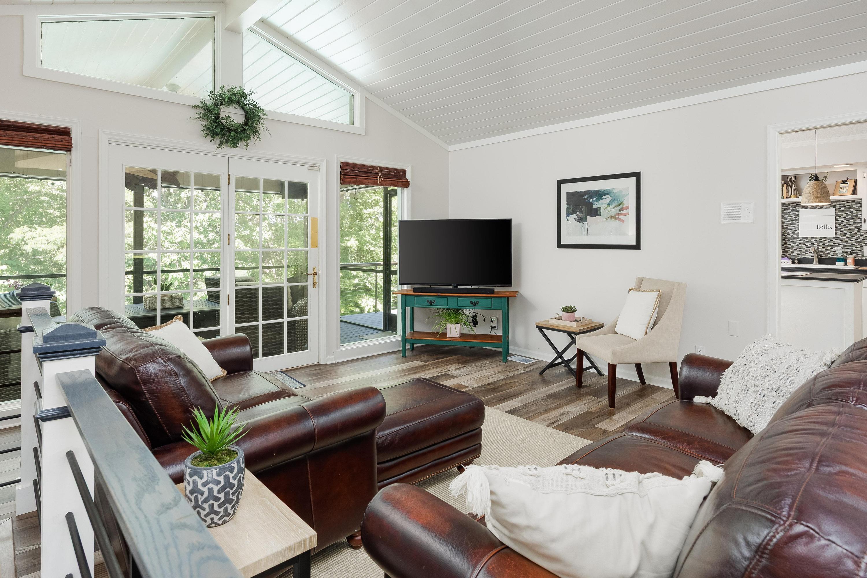 5311 Fairview Road Hixson, TN 37343 - Photo 16 of 40 Living Room