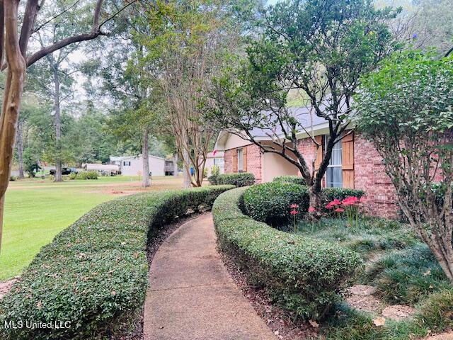 259 Florence Circle Florence, MS 39073 - Photo 5 of 33 IMG_1743