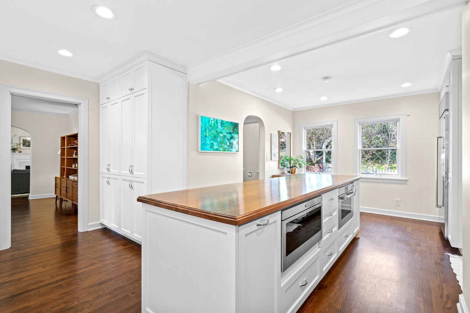 1880 Southwest Edgewood Road Portland, OR 97201 - Photo 10 of 31 10