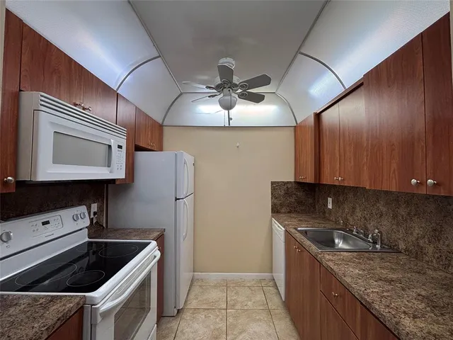 $1,600 | 1401 Southwest 135th Terrace, Unit 307H, Pembroke Pines, FL 33027