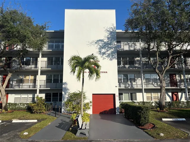 $1,600 | 1401 Southwest 135th Terrace, Unit 307H, Pembroke Pines, FL 33027