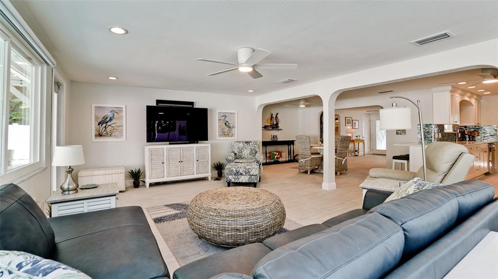 504 69th Street Holmes Beach, FL 34217 - Photo 15 of 55