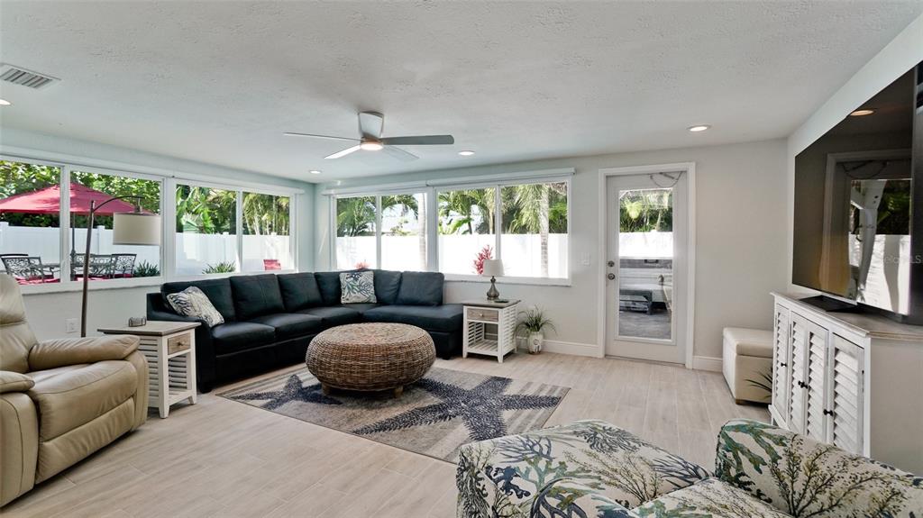 504 69th Street Holmes Beach, FL 34217 - Photo 16 of 55
