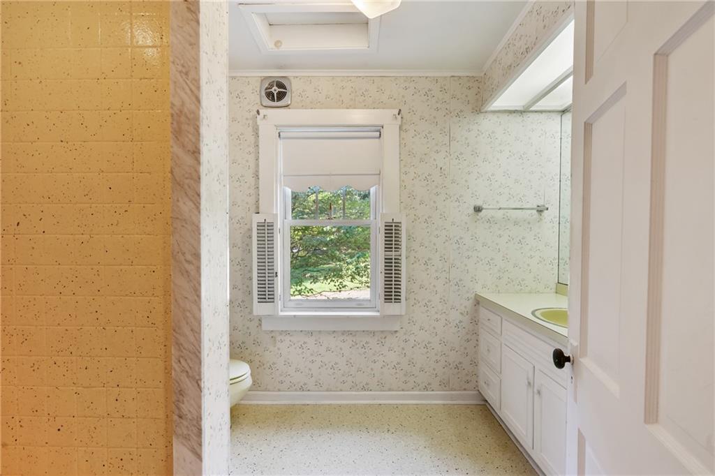 804 West Sutter Road Glenshaw, PA 15116 - Photo 34 of 42 Full Bath 2