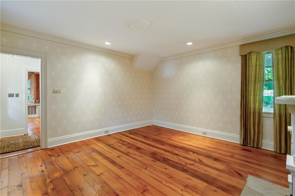 804 West Sutter Road Glenshaw, PA 15116 - Photo 8 of 42 Living Room