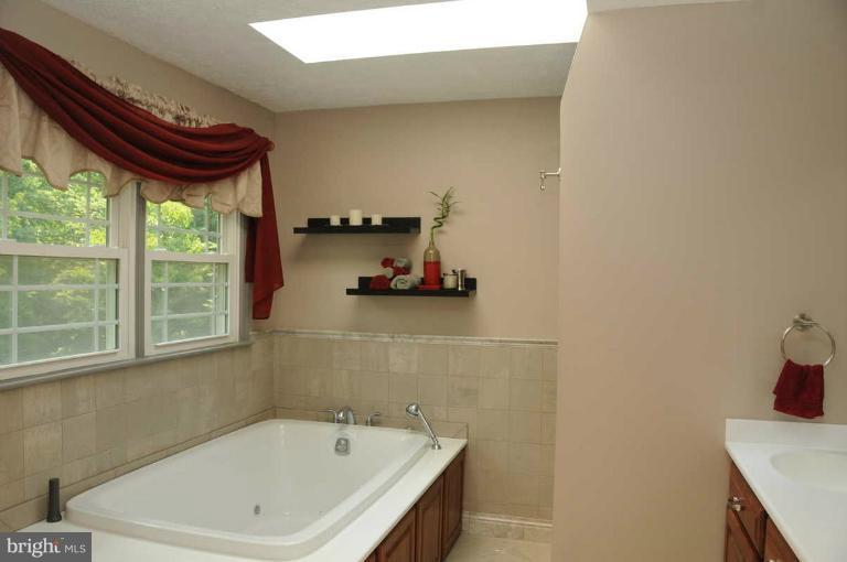 471 Hope Road Stafford, VA 22554 - Photo 5 of 30 Bath (Master)