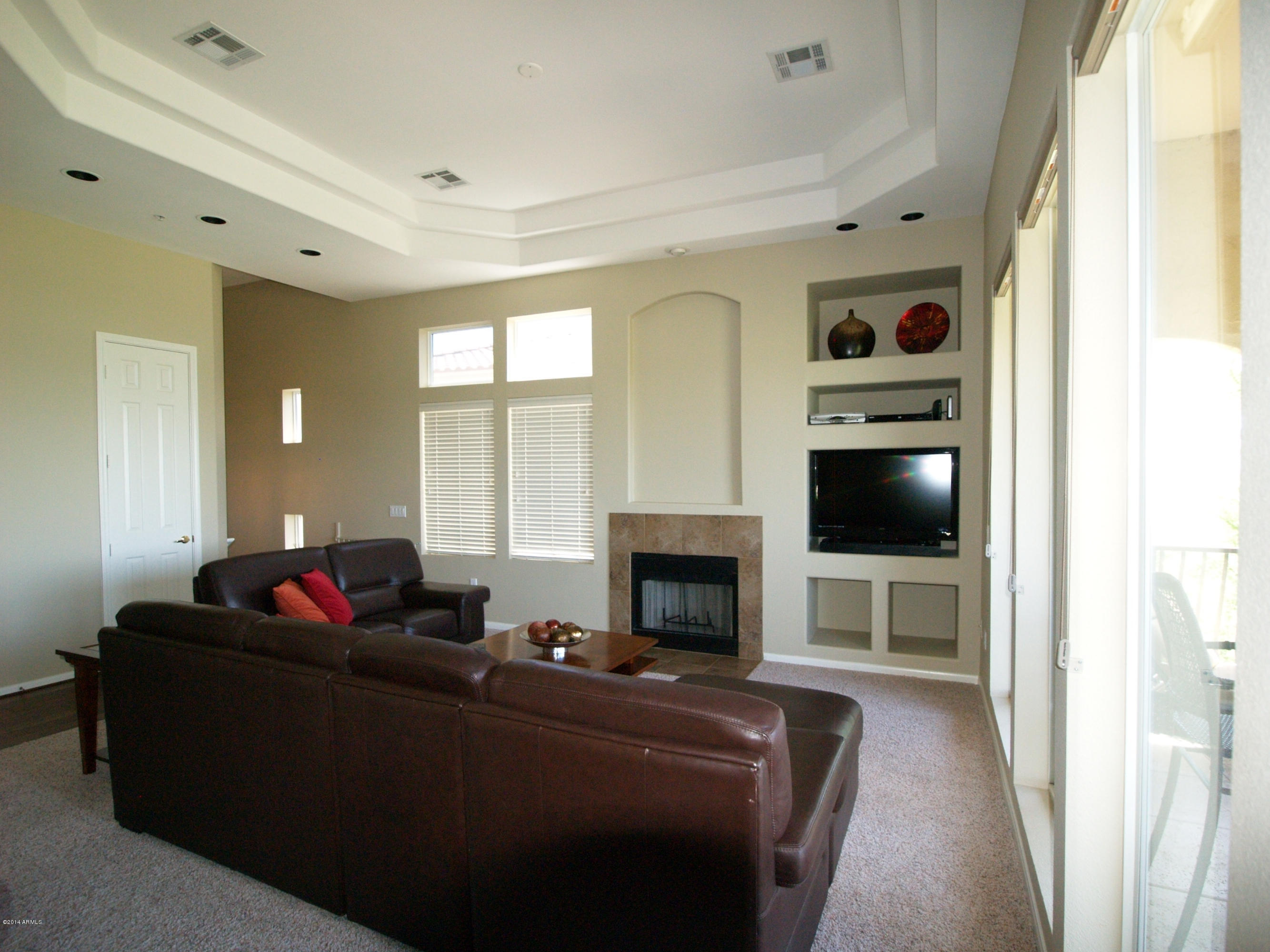 8245 East Bell Road, Unit 226 Scottsdale, AZ 85260 - Photo 11 of 69 LIVING ROOM (2)
