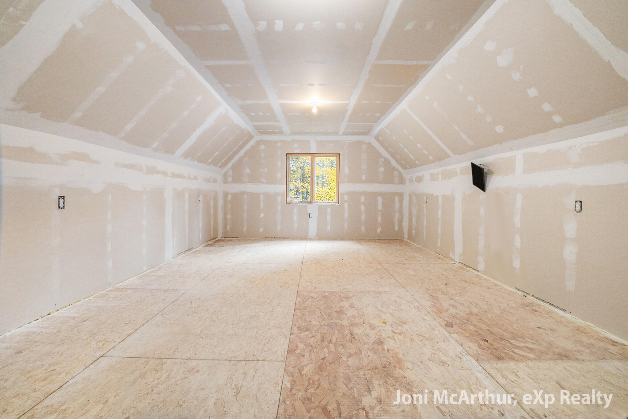 7504 Lincoln Lake Road Northeast Belding, MI 48809 - Photo 25 of 50 IMG_2877