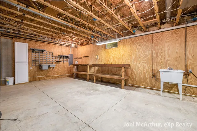 $525,000 | 7504 Lincoln Lake Road Northeast, Belding, MI 48809