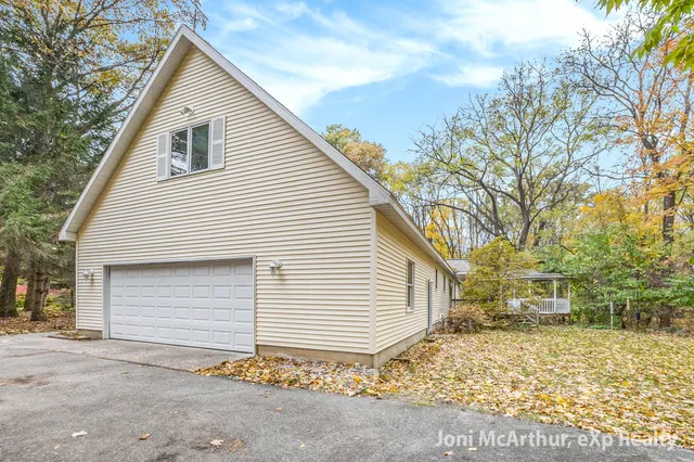 $525,000 | 7504 Lincoln Lake Road Northeast, Belding, MI 48809