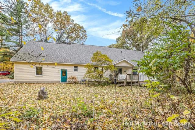 $525,000 | 7504 Lincoln Lake Road Northeast, Belding, MI 48809