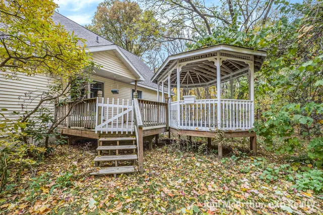 $525,000 | 7504 Lincoln Lake Road Northeast, Belding, MI 48809