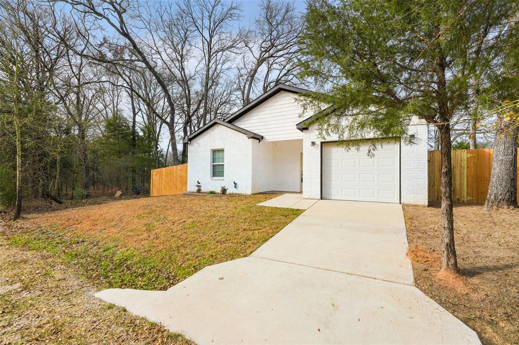 102 Buffalo Springs Road Mabank, TX 75156 - Photo 3 of 31