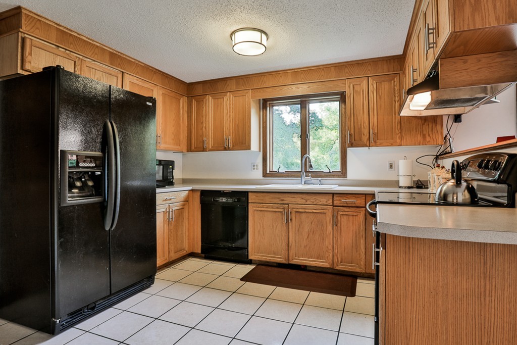 73 Red Gate Road Tyngsborough, MA 01879 - Photo 8 of 25 Gallery Image 8