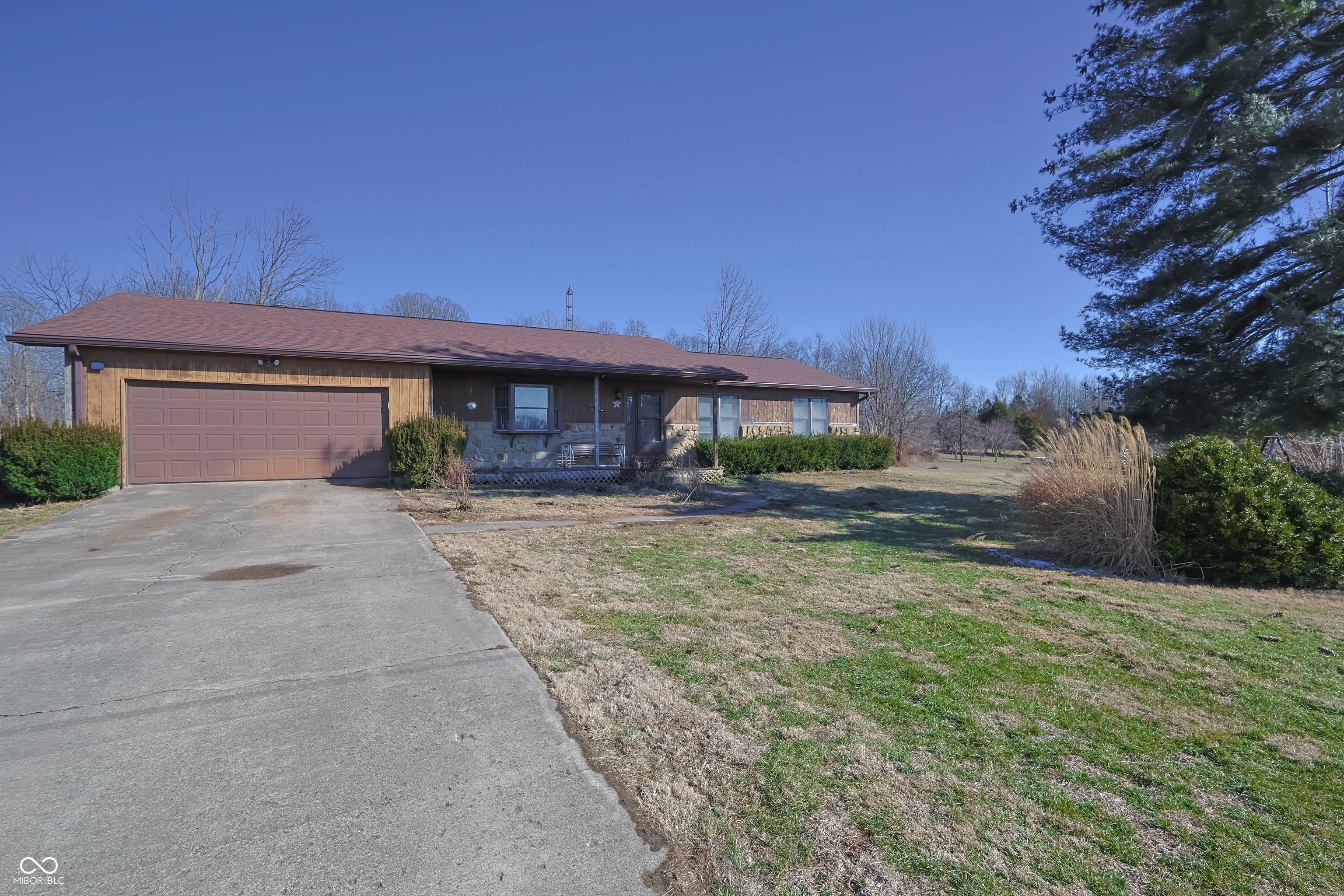 5211 South 450 East Columbus, IN 47203 - Photo 1 of 8