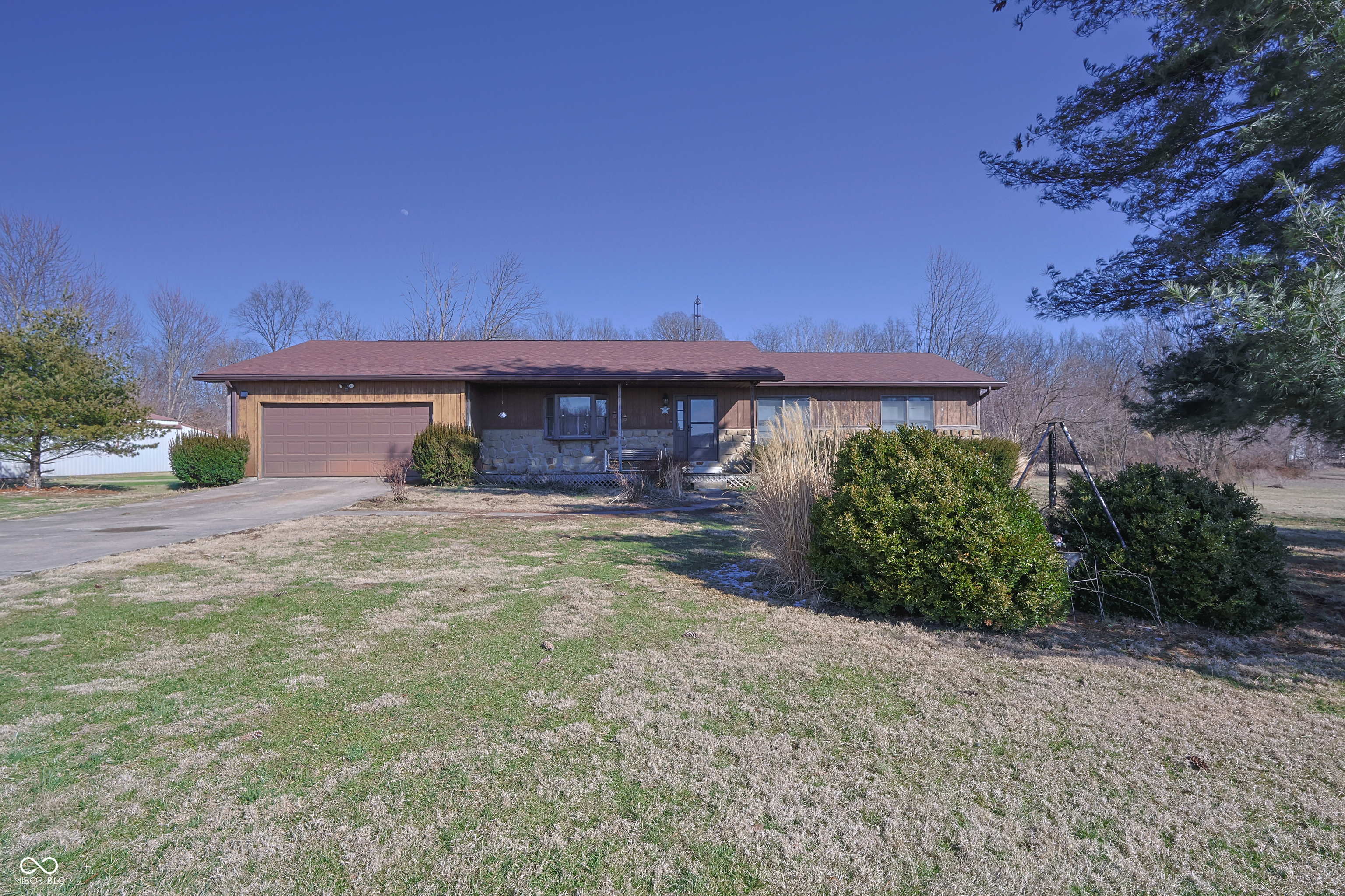 5211 South 450 East Columbus, IN 47203 - Photo 2 of 8