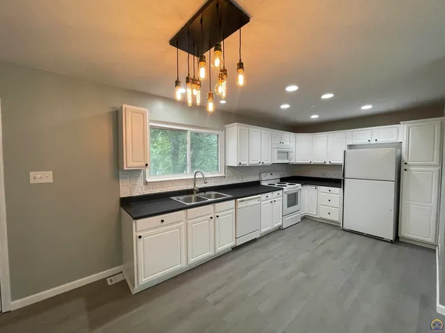 $205,900 | 1270 North Milton Street, Auburn, KS 66402