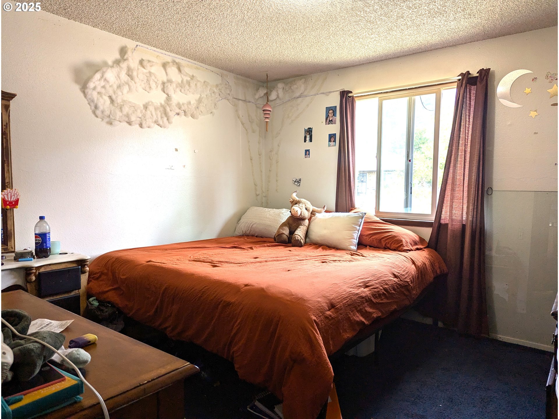 47696 West 1st Street Oakridge, OR 97463 - Photo 8 of 20 a bedroom with a bed and a window