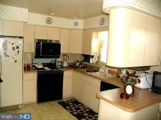 10915 Lockart Road Philadelphia, PA 19116 - Photo 2 of 6 Gallery Image 2